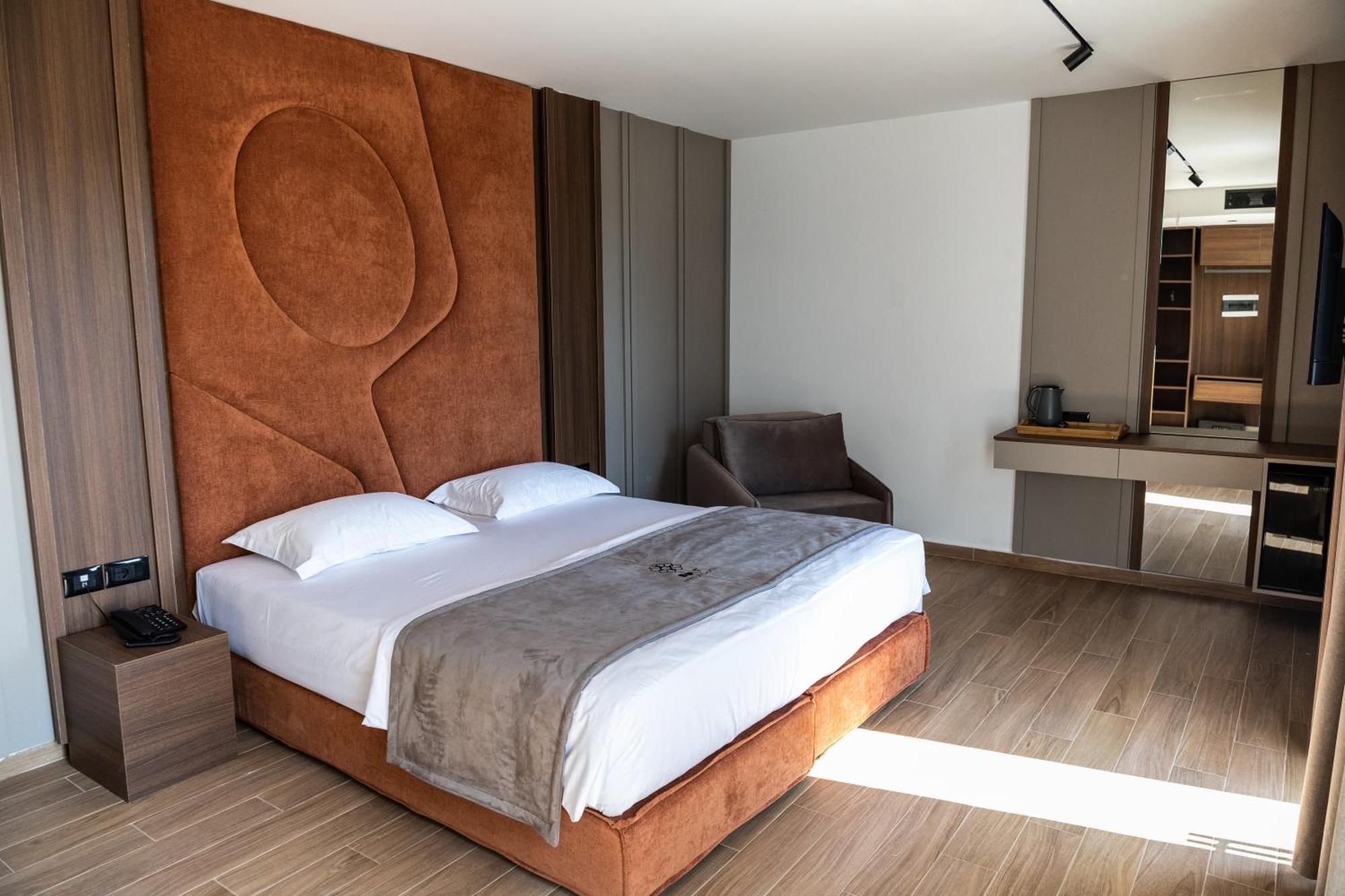 Bolt Boutique Hotel Lezhë Dış mekan fotoğraf